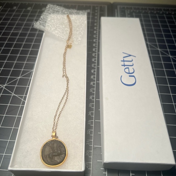 Glass Mounted Warrior Coin Motif Pendant Necklace (Black Tone) - Picture 3 of 3